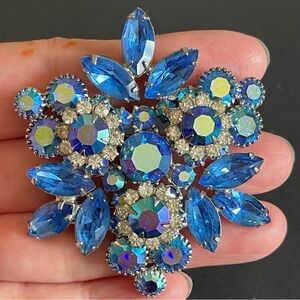 Vintage D& E Juliana blue rhinestone Brooch.
